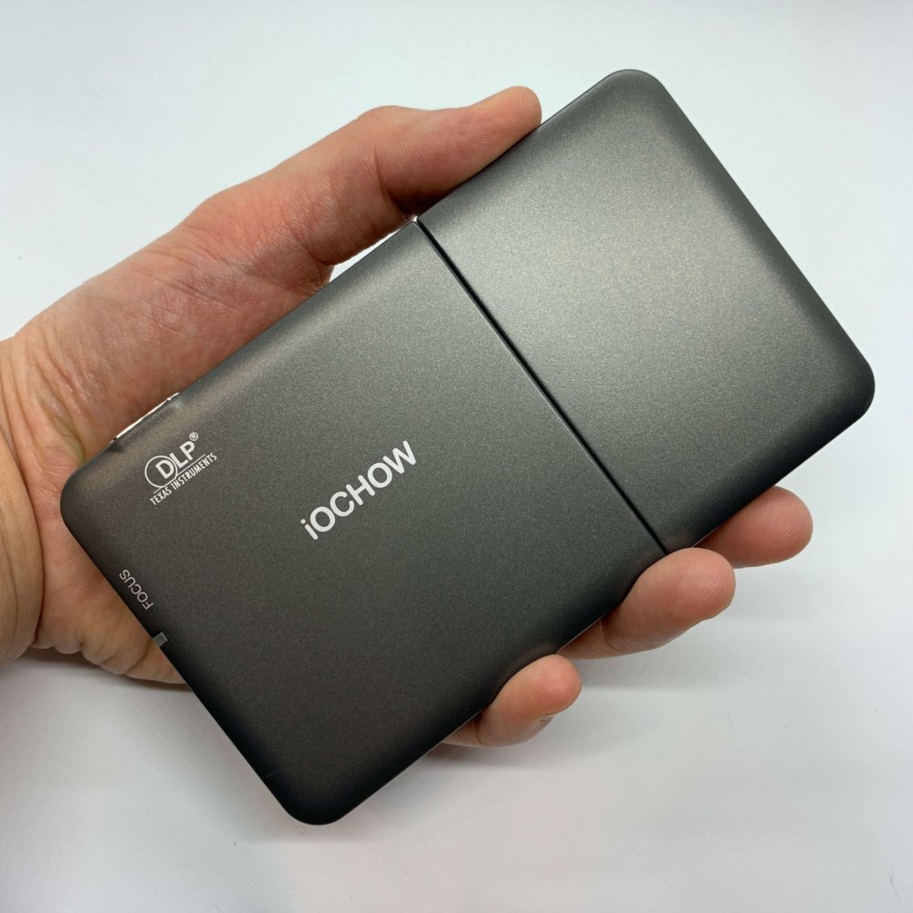 iOCHOW iO2レビュー】Android搭載のミニプロジェクター【200ルーメン
