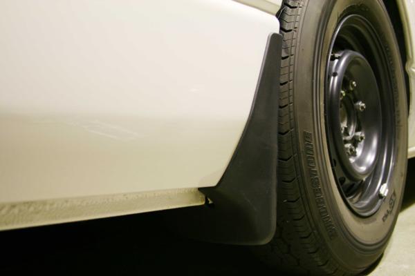 純正取り付けビス付属 ハイエース 200系 純正タイプ マッドガード