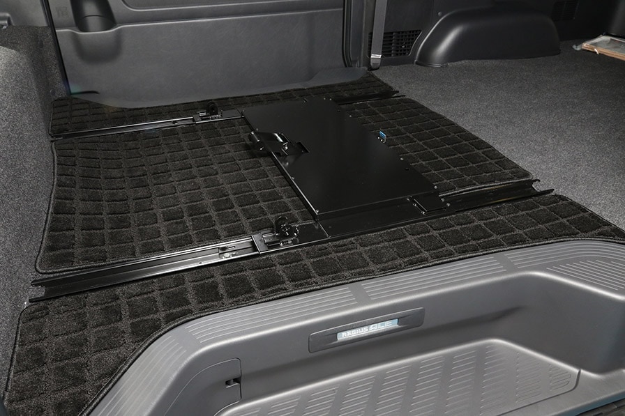 ハイエース200系 専門店 ユーアイビークルのハイエース セカンドシート