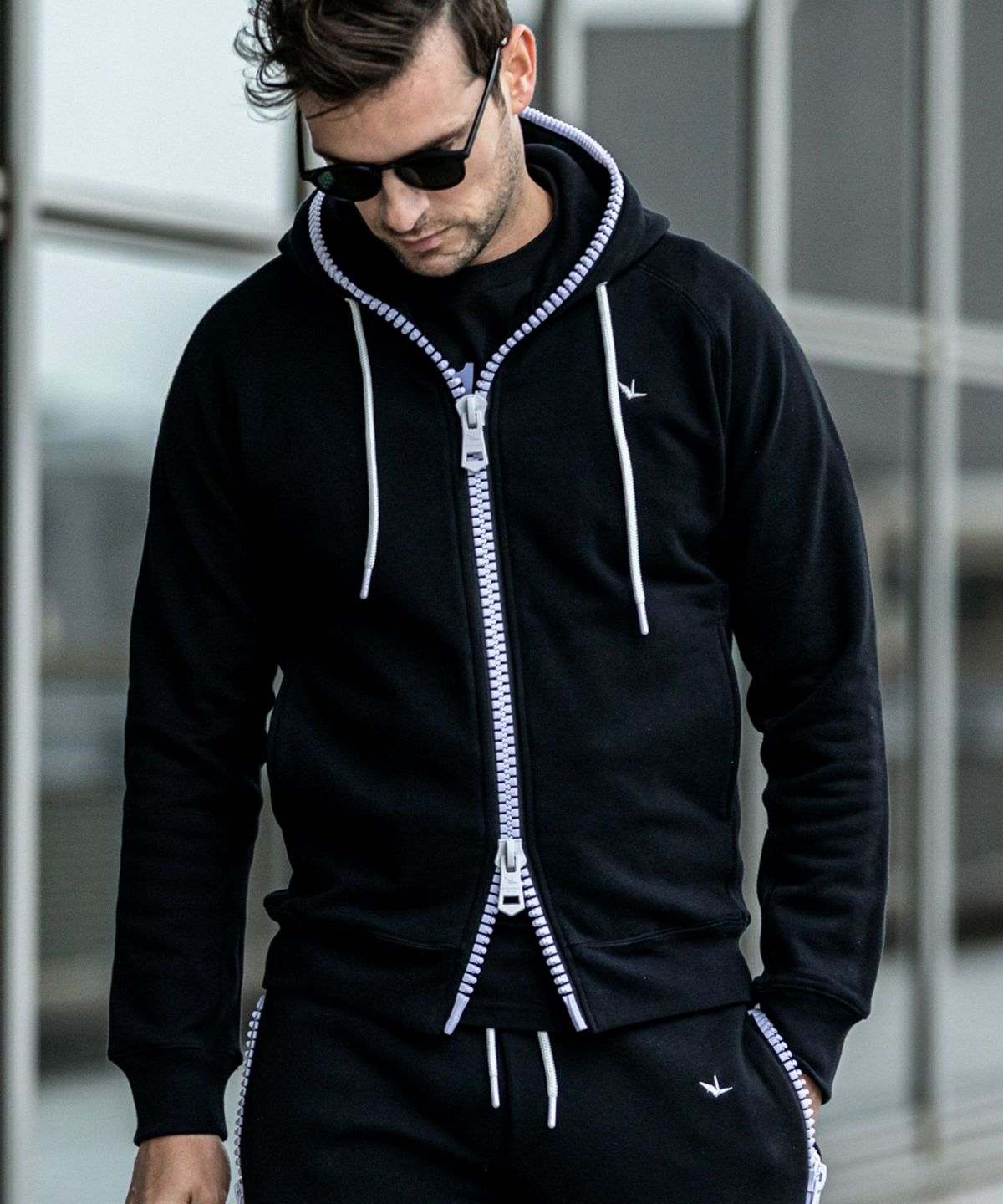 ビッグファスナーバック刺繍ロゴパーカー ブラック 1PIU1UGUALE3 RELAX