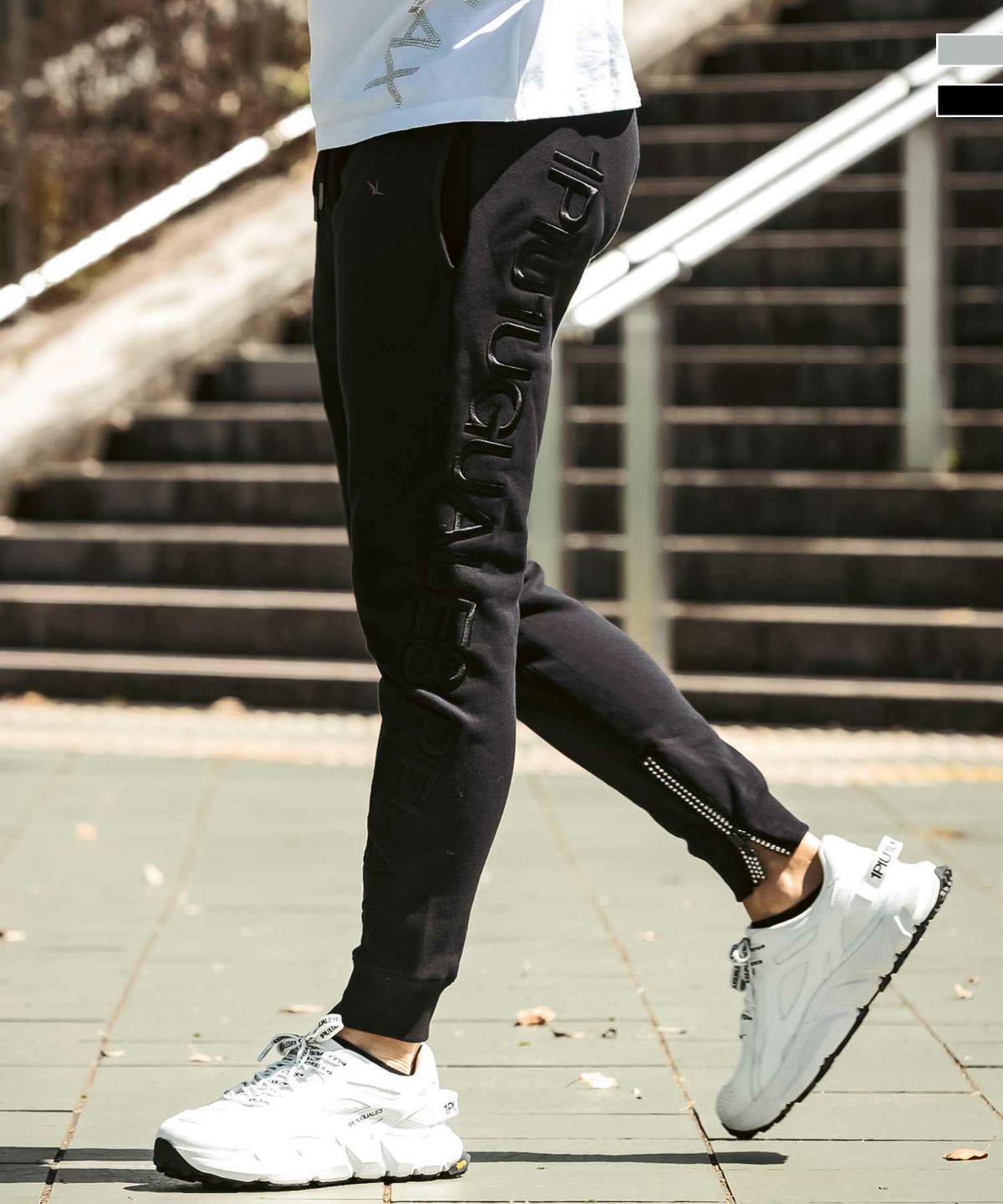 ラインストーン刺繍ロゴスウェットパンツ ブラック 1PIU1UGUALE3 RELAX