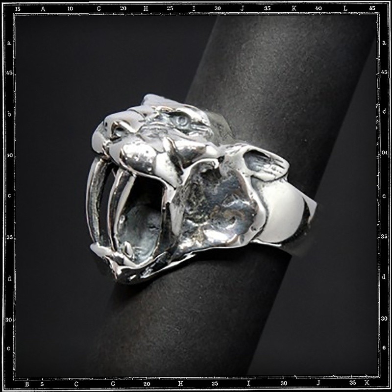 SABER TOOTH TIGER RING | クレイジーピッグ公式オンラインストア