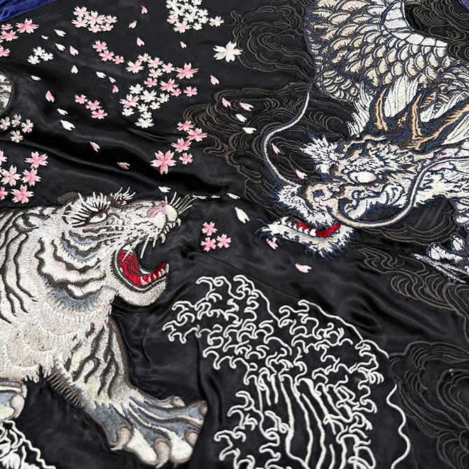 XLサイズ]白虎と白龍柄刺繍リバーシブルスカジャン【送料無料】｜和柄