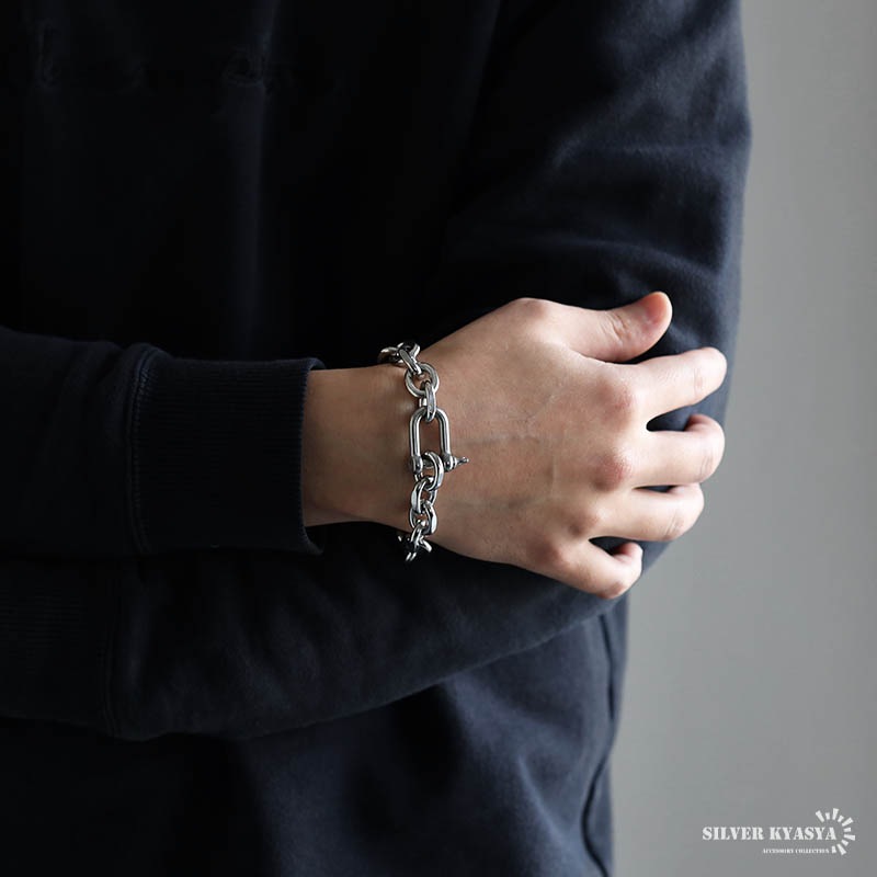 ステンレス 「シャックル」留め具が存在感抜群のチェーンブレスレット