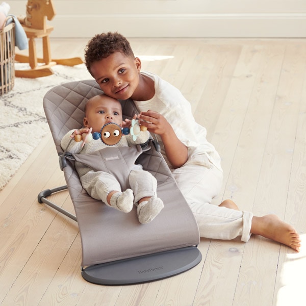 ベビービョルン｜バウンサー用おもちゃ｜パステル｜ブリベビ通販