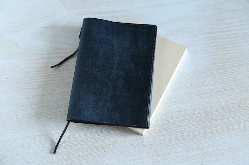 サイズの選べるブックカバー ネイビー | Case & Cover,Book cover