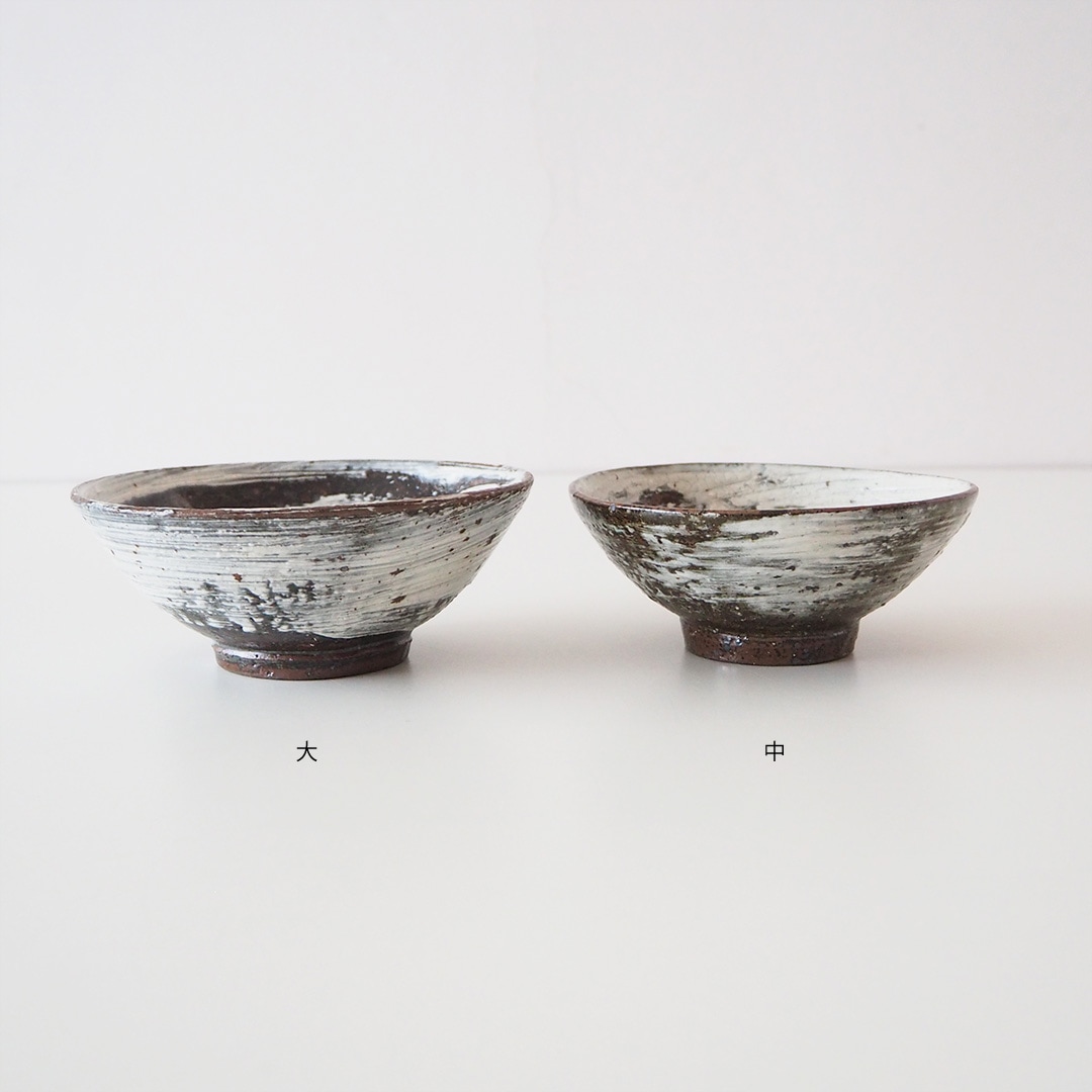 刷毛目/唐津茶碗/中 | 唐津焼 雅樂窯 ( うたがま ) | 糸島くらし×ここ