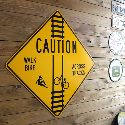 アメリカの工場直輸入の道路標識！アメリカの道路標識 「CAUTION