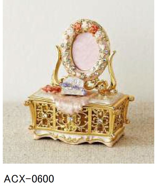 輸入インテリア：小物入れ：写真が入るエレガントなドレッサー