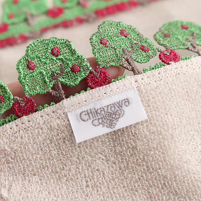 完売】 近沢レース店 タオルハンカチ 万有引力 ベージュ シーズン限定