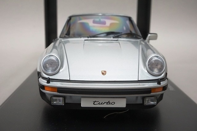 1/18 オートアート 77971 ポルシェ 911 3.0 ターボ シルバー W