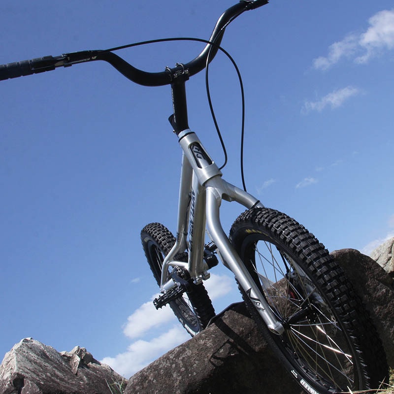 EXTENTION RISE 20インチ トライアル自転車 ブレーキ・ペダルレス