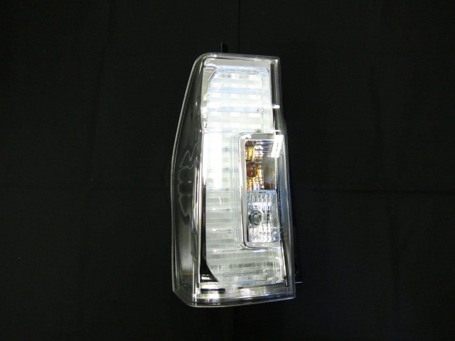 テールランプASSY（助手席側） タントカスタム LA600S.LA610S 81560