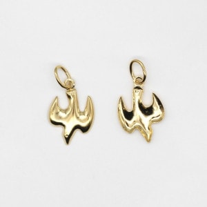 01S0049GFC 14KGF製チャーム 稲妻 13.5×3.5×0.3mm 1ヶ - 卸シルバー