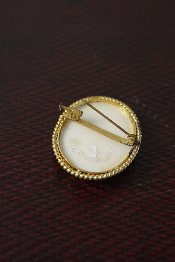 チェコのセラミックカメオのブローチ5×3.7cm ga-1033の通販｜こよなく