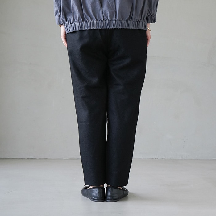 e223t046) / evam eva (エヴァムエヴァ) / black tuck pants(ブラック