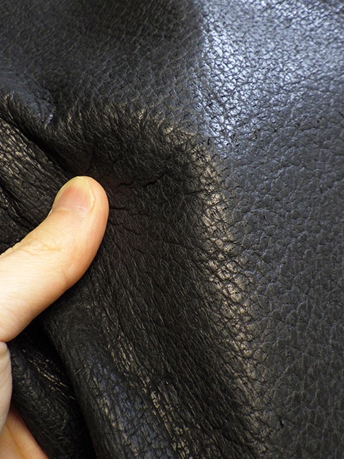 レザークラフト皮革の【丸革】ペッカリー革 / 1.0-1.7mm (ブラック)