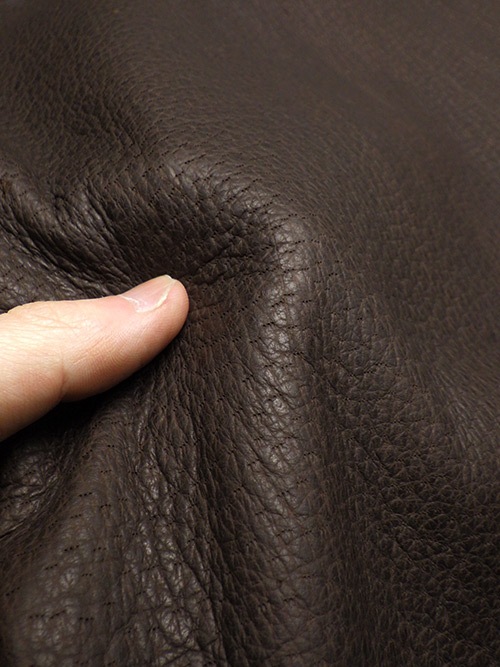 レザークラフト皮革の【丸革】ペッカリー革 / 1.0-1.7mm〈チョコ〉