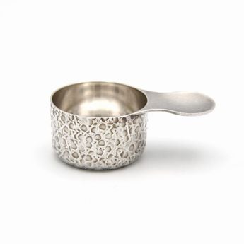 渡部広次作 純銀製盃 「桜盃 大(高台付き)」 | 宮本商行オンライン