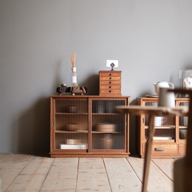 ミニキャビネット モールガラス｜すべての商品｜古家具・アンティーク