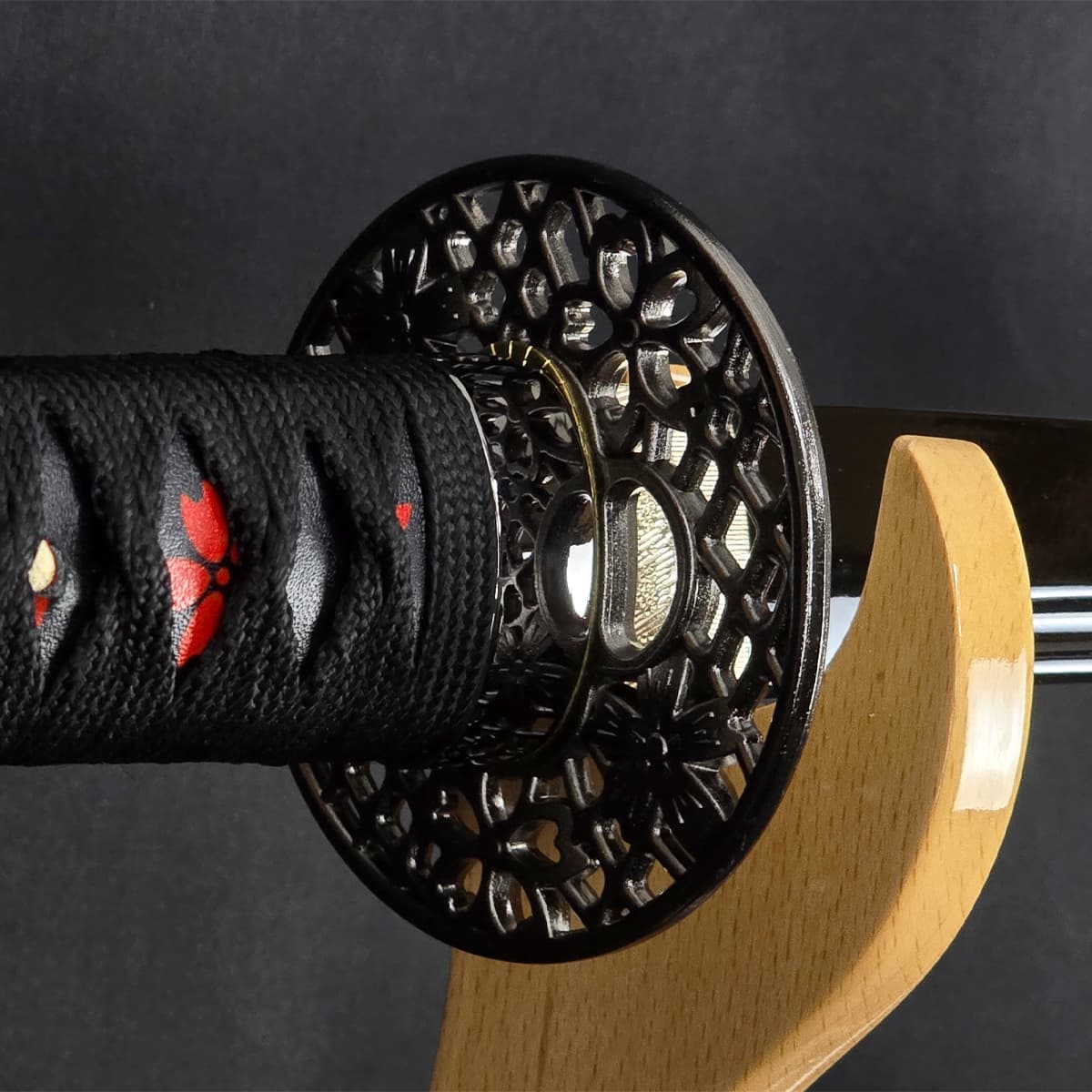 黒斬剣 艶桜拵え 樋入り黒塗り刀身 模造刀｜【公式】模造刀・居合刀の