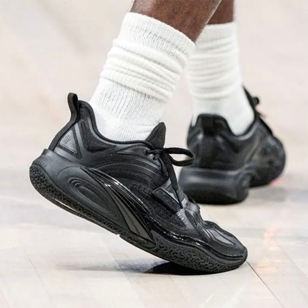 ANTA KAI 1 'BLACK KNIGHT' アンタ カイ 1 カイリー アービング