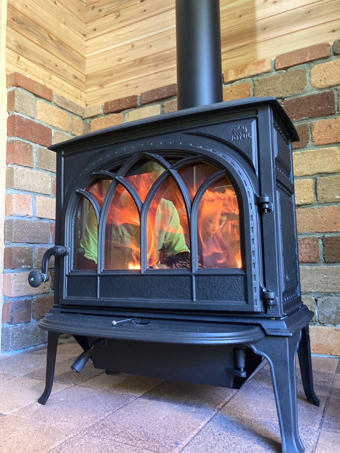 薪ストーブ工事】ヨツール F400。販売20年を経ても変わらない人気の