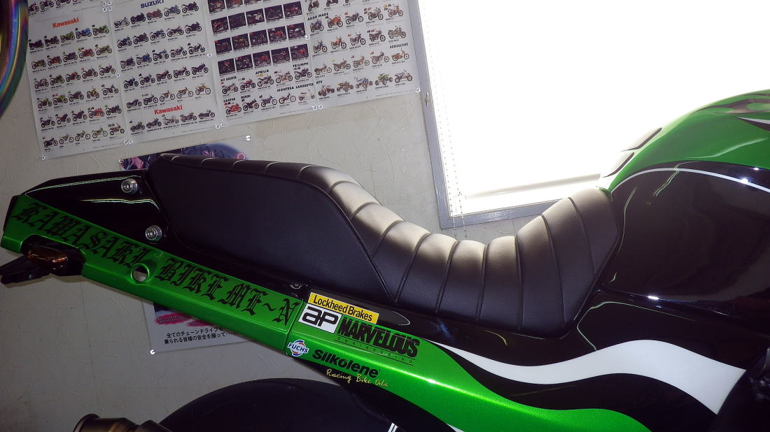 GPZ900R 純正シート ロー加工2センチ GPZ900R 純正シート ロー加工2