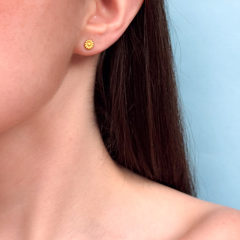 マルグリット” スタッズ ピアス - マリーエレーヌ ドゥ タイヤック