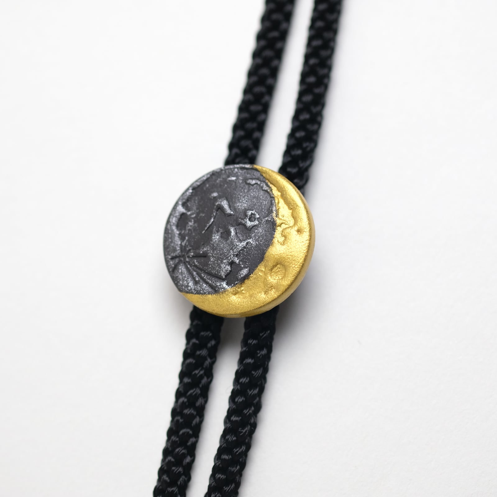 Leather Moonループタイ 中サイズ〈三日月〉 – 宙フェス夜市