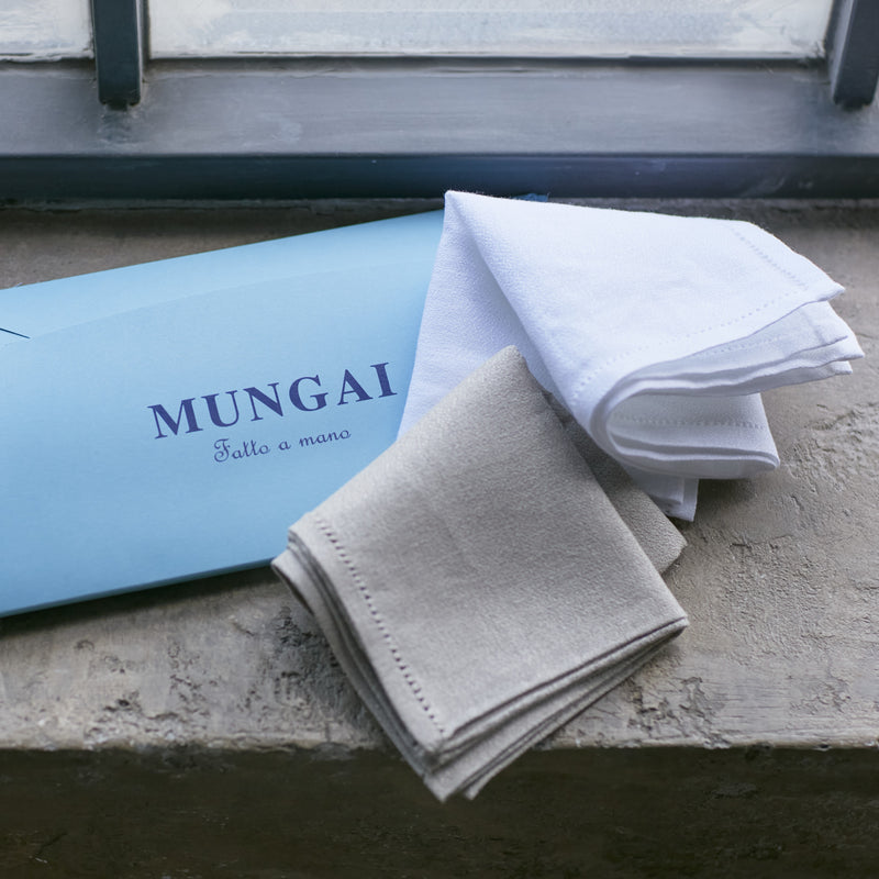 MUNGAI（ムンガイ）ハンドヘムステッチリネンハンカチホワイト