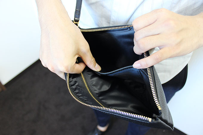 HushTugのクラッチバッグ『マルチケース（ブラック）』感想や使用感