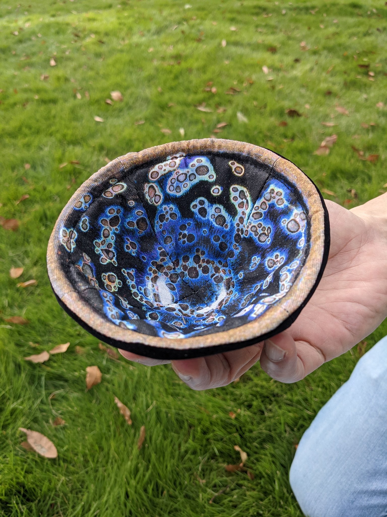 曜変天目の「原寸大ぬいぐるみ」に予約殺到！静嘉堂＠丸の内で販売