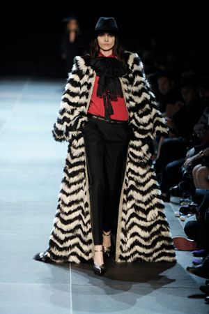 エディ・スリマンによる「サンローラン」のファーストコレクションが