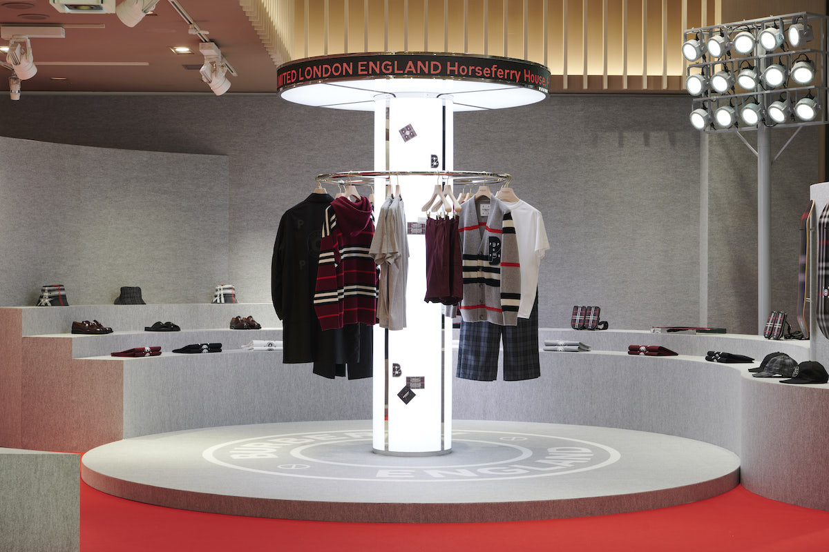 スケータースタイルを取り入れた「バーバリー」 ポップアップ当日は