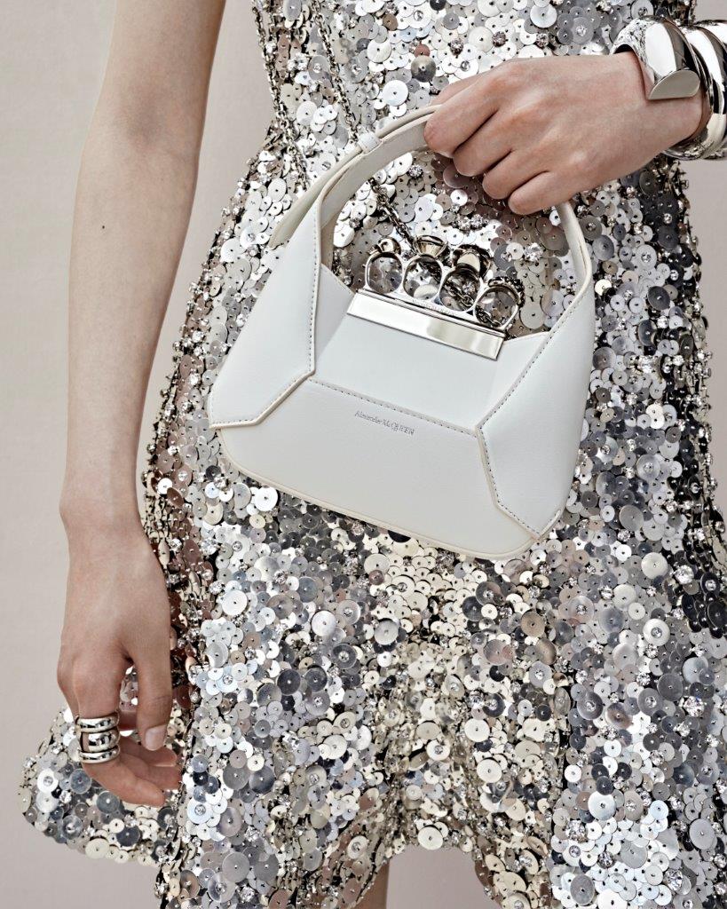 アレキサンダー・マックイーン」から新作バッグ“ジュエルドホーボー