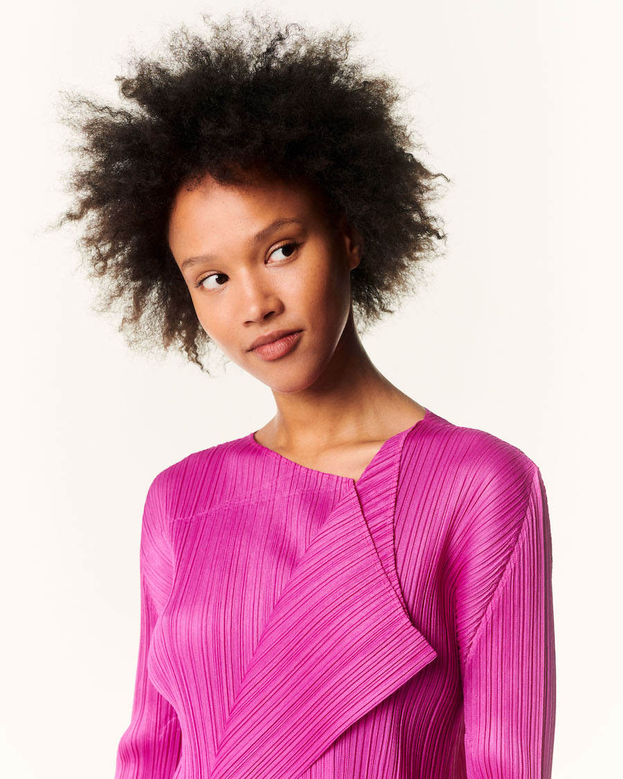 プリーツ プリーズ イッセイ ミヤケ」2025年春夏は光をまとう