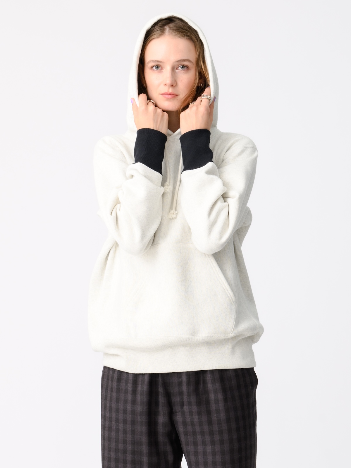 ロンハーマン」がウィメンズ初の「チャンピオン」別注フーディーを発売