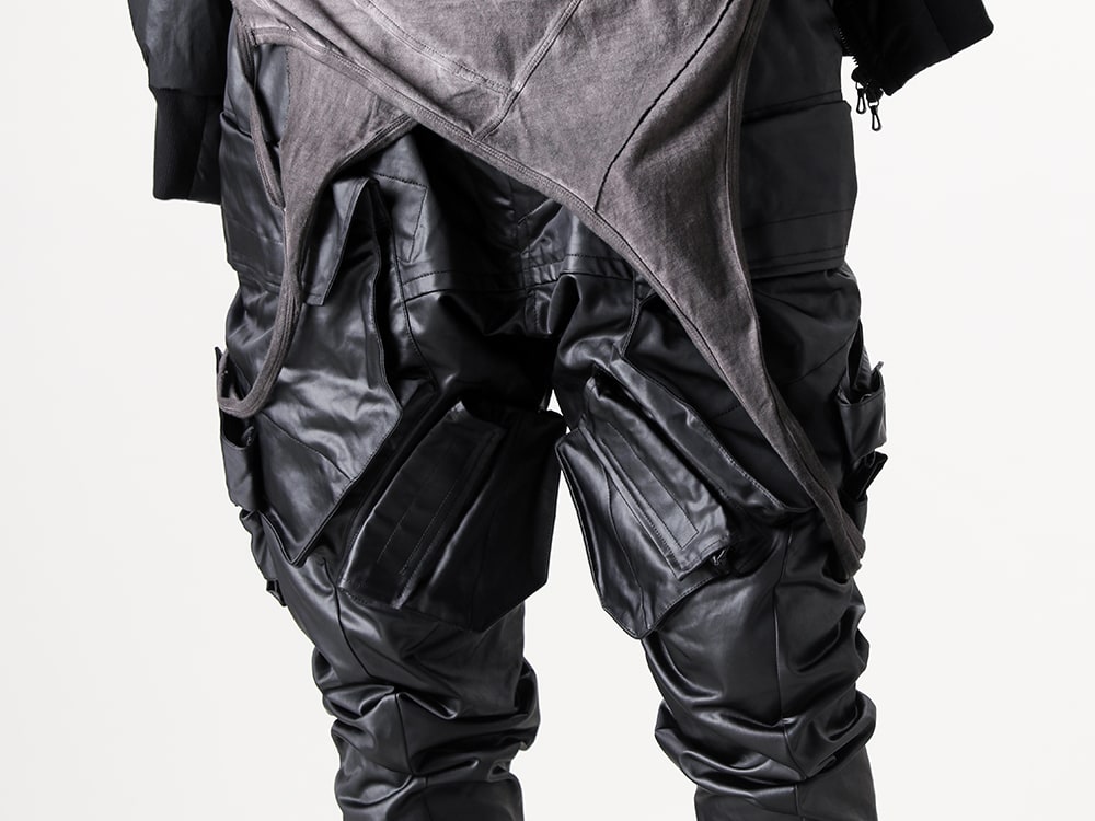 JULIUS 2024-25AW ミリタリーアイテム ガスマスクパンツスタイリング