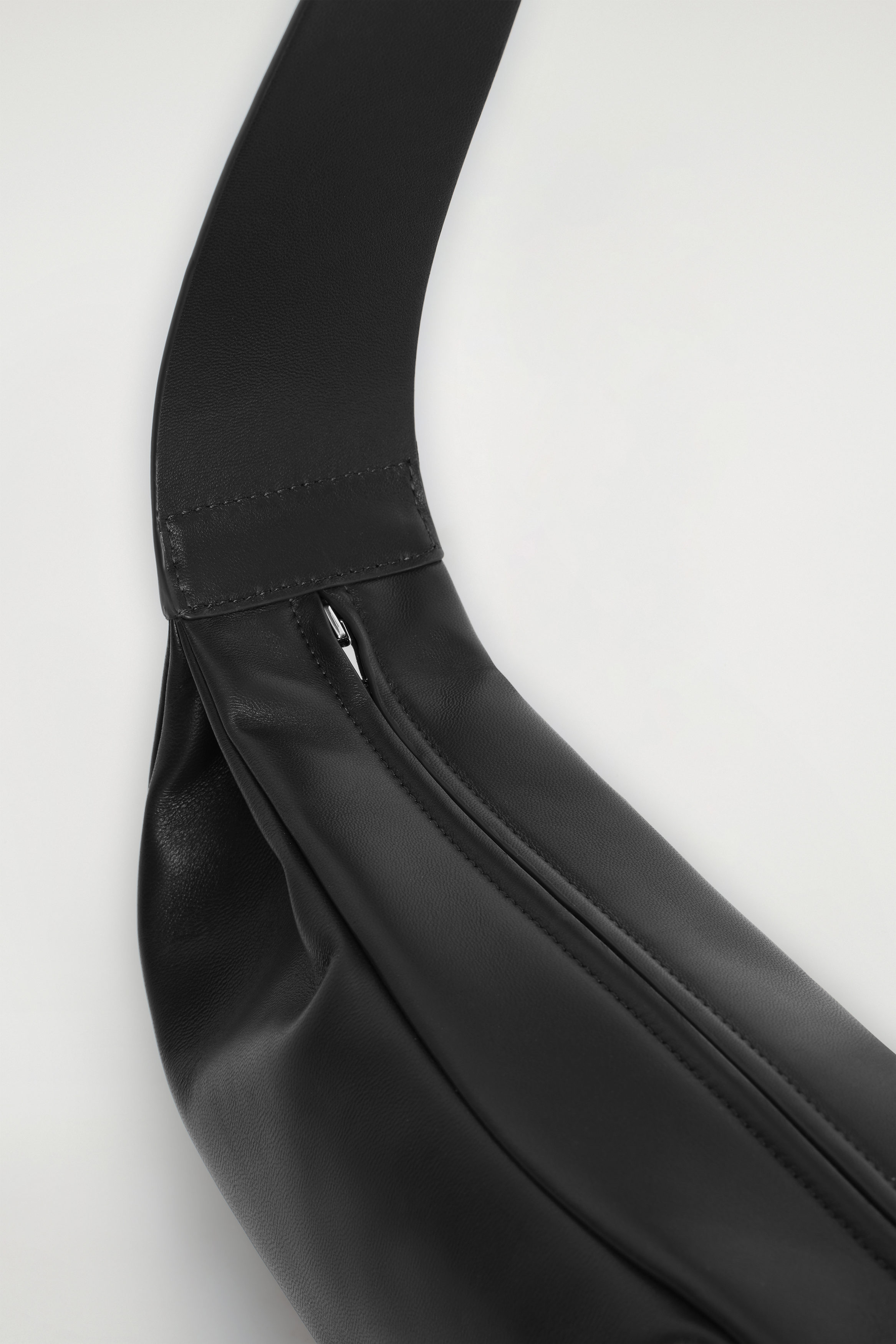 SWING CROSSBODY BAG - LEATHER - BLACK | COS