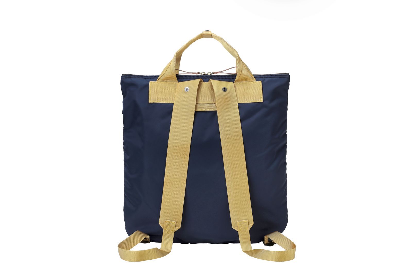 マルニ×ポーターのコラボ新作は2色のオンブレチェックがクール！ | GQ