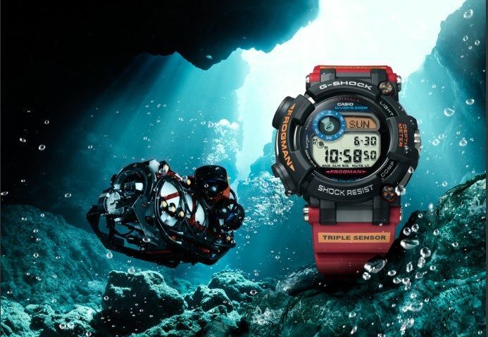 G-SHOCKの新作“フロッグマン”に南極大陸が浮かび上がる！ | GQ JAPAN