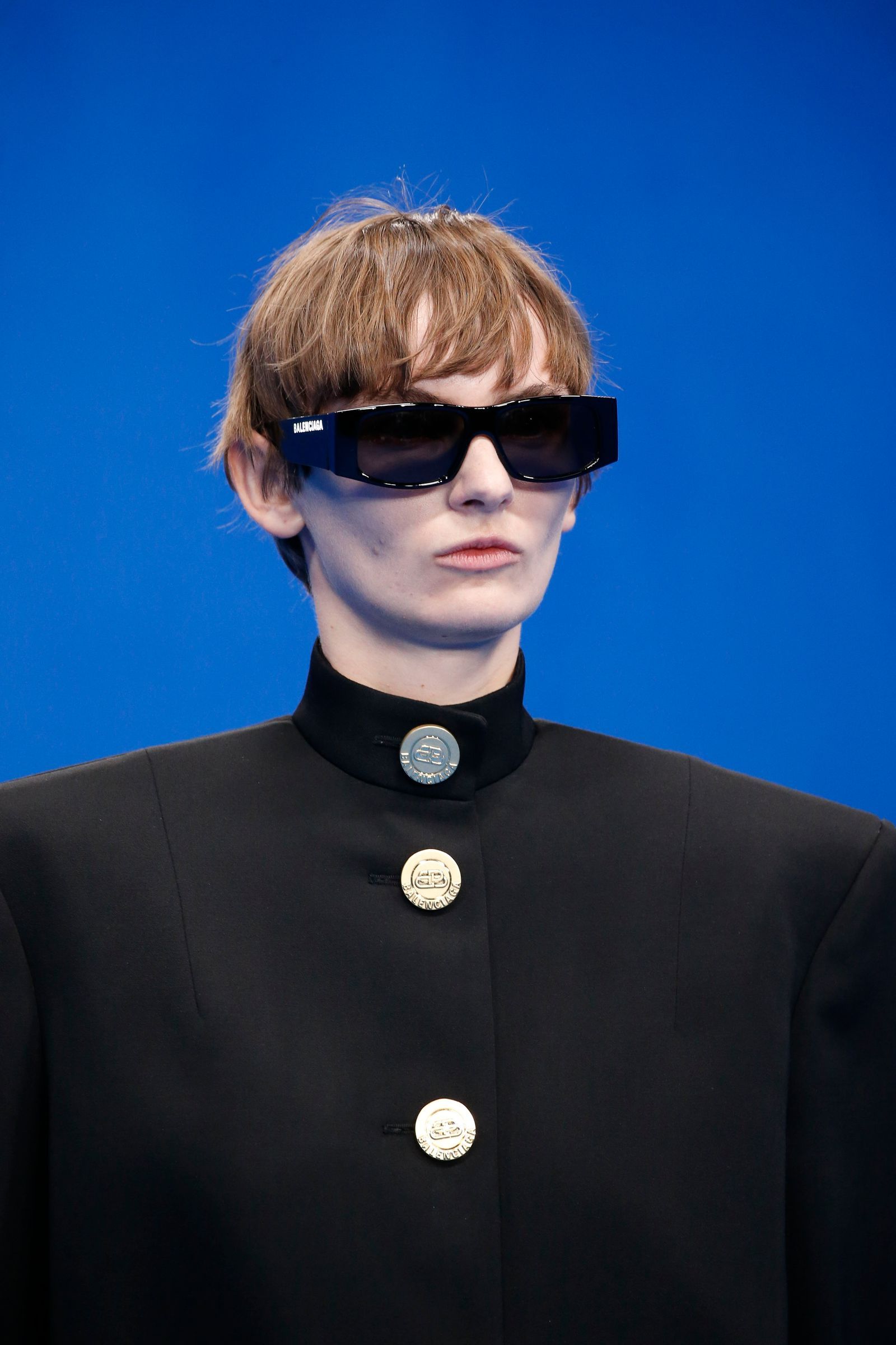 バレンシアガの2020年春夏サングラスは光る！ | GQ JAPAN