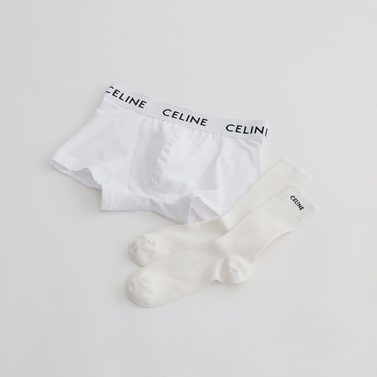 新年にふさわしいギフト！ セリーヌのアンダーウェア | GQ JAPAN