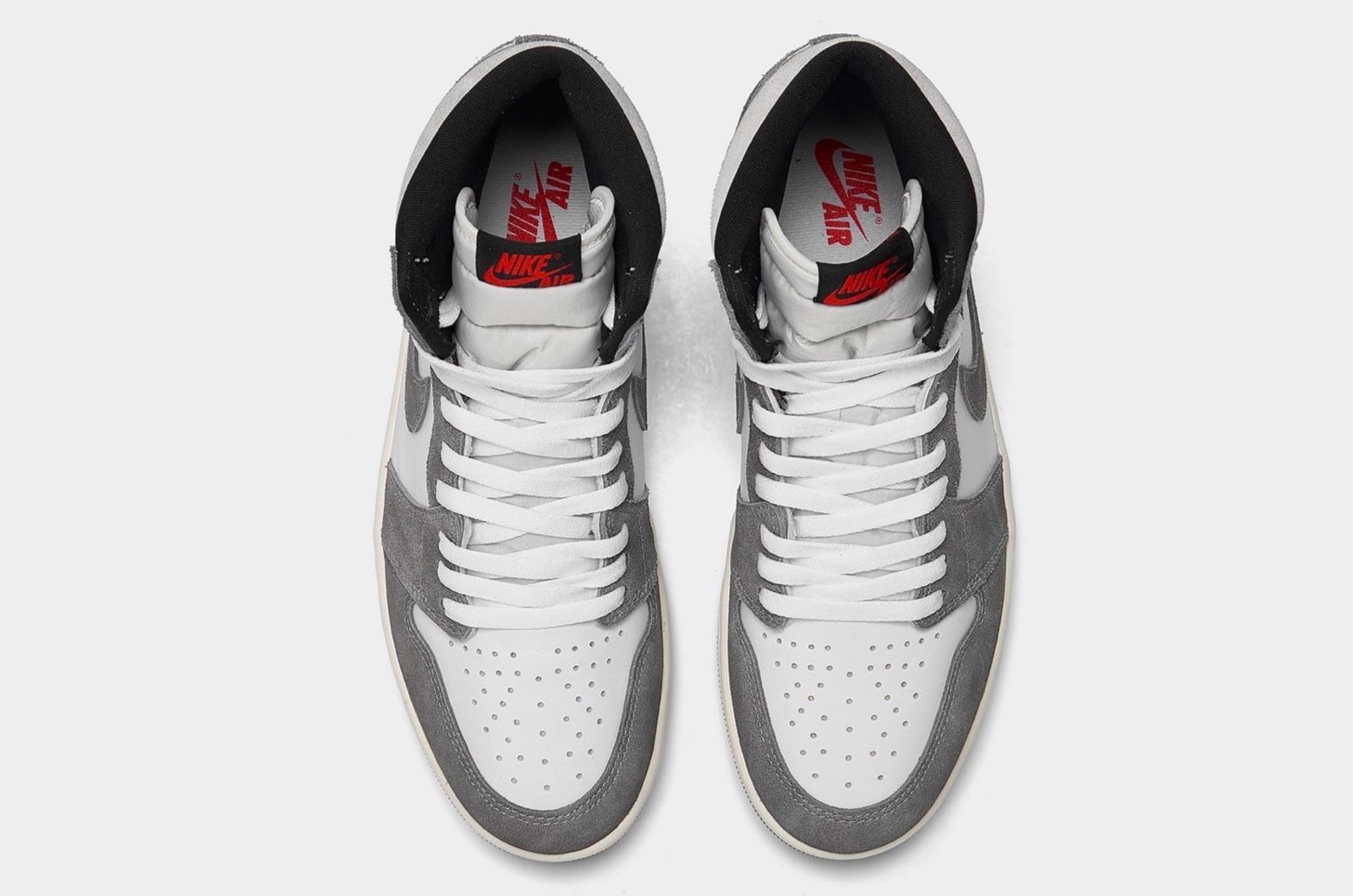 エア ジョーダン 1 “Black and Smoke Grey”」はヴィンテージ感が満載