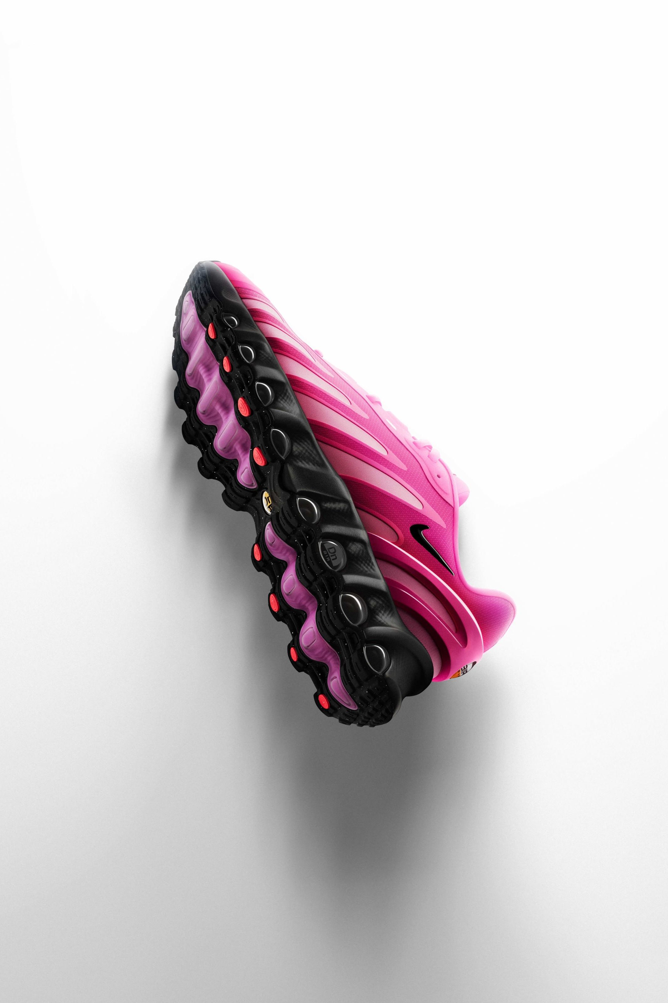 ナイキ「エア マックス Dn8 “Hyper Pink”」はヴィヴィッドなピンクが