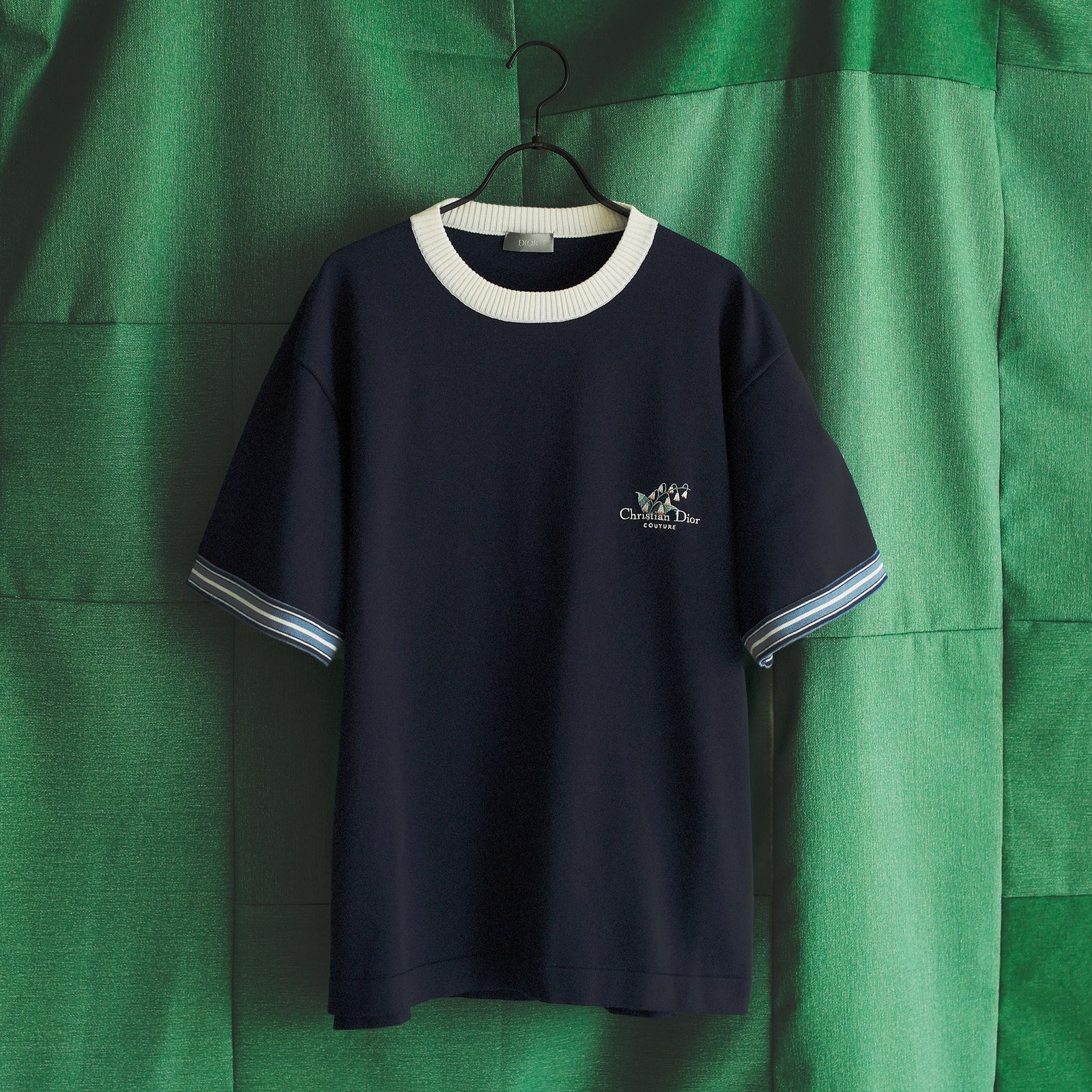 人気アイコンがエレガントに映えるディオール──2025年夏のTシャツ