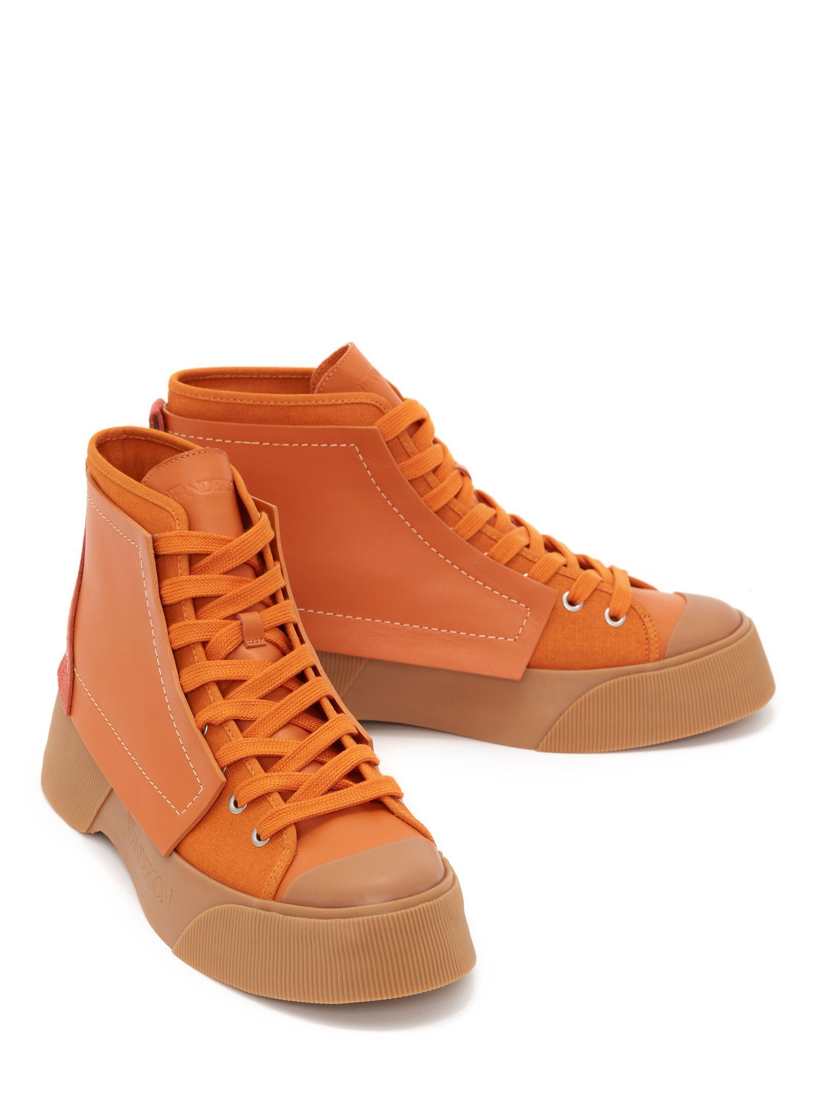 JW ANDERSONの“初スニーカー”がやってきた！ | GQ JAPAN