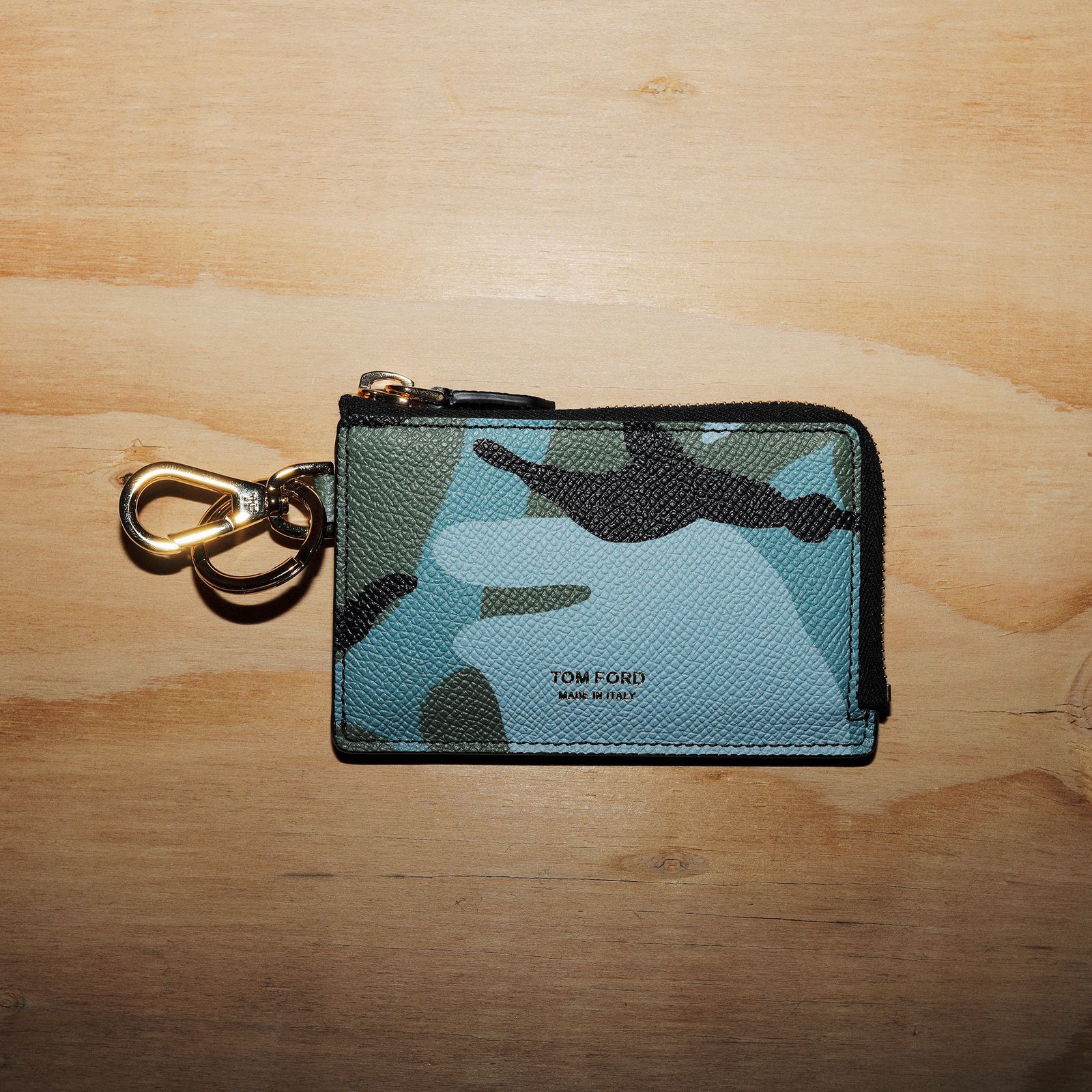 トム フォードからカモフラ柄のバッグ&ウォレットが誕生！──特集