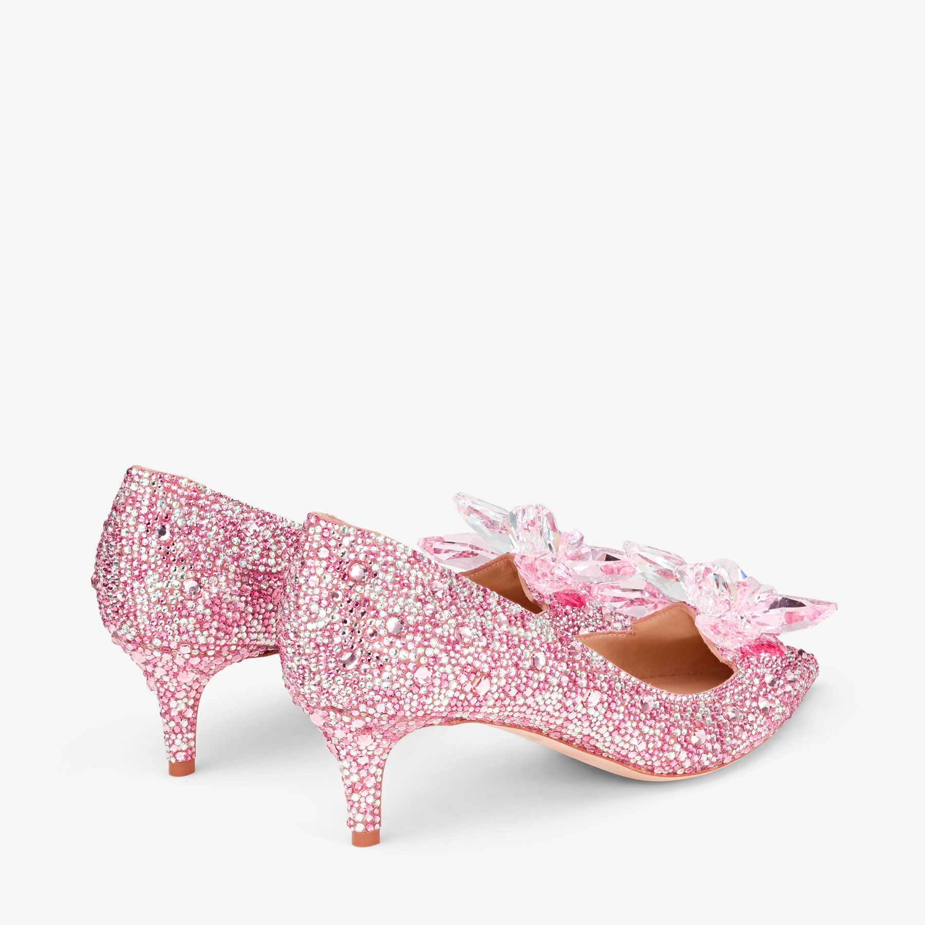 Rose Mix カラーのスエードにクリスタルを散りばめたポインテッド トゥ